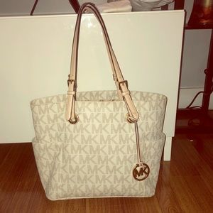 Micheal kors medium bag